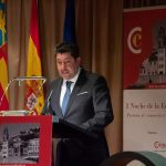 Imagen de Mario Martínez dando un discurso institucional
